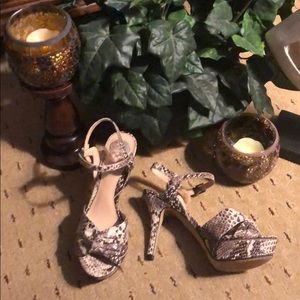 🌻Vince Camuto Leather Snakeskin Heels💐